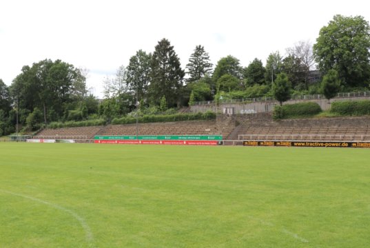Am Samstag findet in der Walder Jahnkampfbahn ein Festival anlässlich des 25-jährigen bestehens der Cobra statt. Das Stadion ist wegen der Vorbereitungen ab sofort gesperrt. (Foto: © Bastian Glumm)
