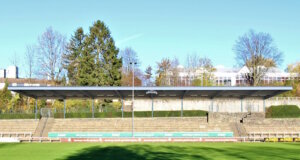 Jahnkampfbahn in Wald: Bauarbeiten für neue Tribüne beginnen Wie auf dieser Fotomontage könnte die überdachte Gegengerade aussehen. (Foto: © Förderkreis Jahnkampfbahn Wald)