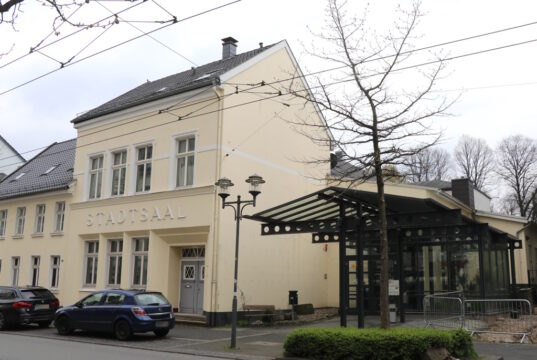 Der Walder Stadtsaal an der Friedrich-Ebert-Straße. (Foto: © Bastian Glumm)