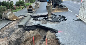 Wie die Stadtwerke Solingen am Dienstagnachmittag mitteilen, ist auf der Schwertstraße eine Wasserversorgungsleitung gebrochen. (Foto: © Stadtwerke Solingen)