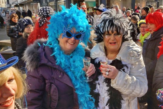Zu Altweiber soll es am Donnerstag auf der Düsseldorfer Straße wieder richtig rundgehen. Ab 11.11 Uhr wird in Höhe Forststraße gefeiert. (Foto: © Ohligser Werbe- und Interessengemeinschaft)