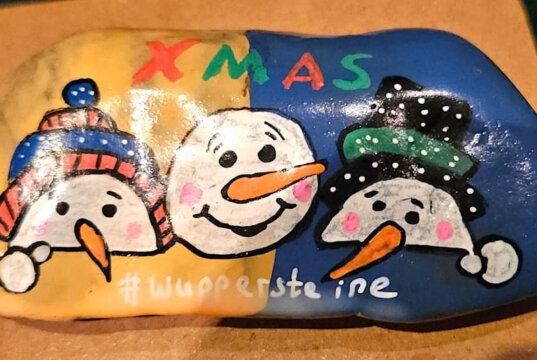 Die Gemeinschaft der Wuppersteine führt zur Weihnachtszeit immer besondere Aktionen durch und besucht dabei auch soziale Einrichtungen. (Foto: © Miriam Köppchen)