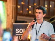 Wellenpuls: Solinger Startup gewinnt internationalen Gründerpreis in Tunis Christian Senfleben, Gründer des Solinger HealthTech-Startups Wellenpuls, wurde mit dem internationalen Creative Young Entrepreneur Award der Junior Chamber International ausgezeichnet. (Foto: © Daniel Rüsseler)