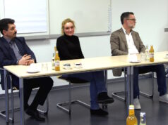 Dr. Mustafa Kondakci (li.), Dr. Viola Fox und Dr. Lars Hagmeyer informierten über die onkologische Versorgung in Solingen. (Foto: © Sarah Schmitz)