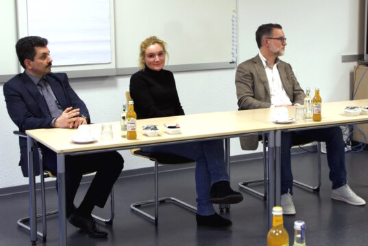 Dr. Mustafa Kondakci (li.), Dr. Viola Fox und Dr. Lars Hagmeyer informierten über die onkologische Versorgung in Solingen. (Foto: © Sarah Schmitz)