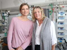 Anja Halstenbach (li.) und ihre Kollegin Annegret Oelmann sind Kinderkrankenschwestern und Stillberaterinnen im Klinikum Solingen. (Foto: © Bastian Glumm)