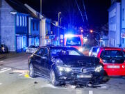 Am Dienstagabend kam es gegen 22.30 Uhr auf der Weyerstraße zu einem Verkehrsunfall zwischen zwei Pkw, zwei Personen wurden verletzt. (Foto: © Tim Oelbermann)