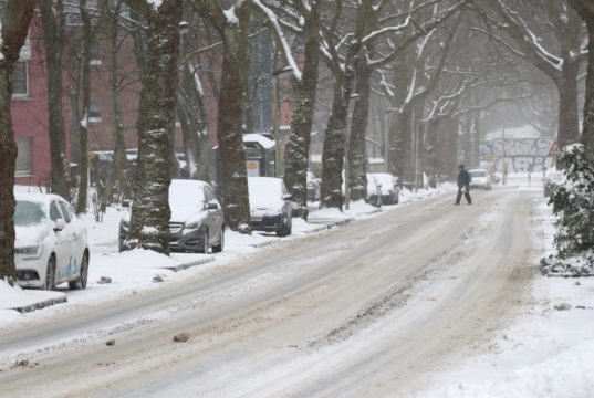 Wer aufgrund der winterlichen Witterung mit Schnee und Eis heute seinen Termin im Impfzentrum nicht wahrnehmen kann, kann diesen auf Dienstag verschieben. (Foto: © Bastian Glumm)