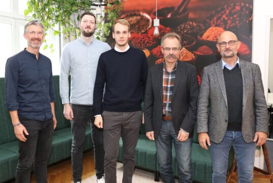 Wollen Solinger Unternehmen bei der Beantragung von Fördergeldern unterstützen. v.li. Elmar Jünemann, Marius Borkenhagen (beide Solingen.Business), Alexander Nitsche, Reinhard Steffens (beide GW Partner) und Frank Balkenhol, Geschäftsführer der Solinger Wirtschaftsförderung. (Foto: © Bastian Glumm)
