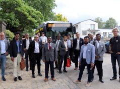 Am Mittwoch war eine indische Delegation zu Gast in Solingen. Die IT-Unternehmer starteten mit dem BOB (Batteriebetriebene Oberleitungsbus) der Stadtwerke zur Solingen-Tour. (Foto: © Bastian Glumm)