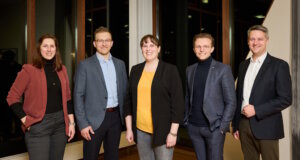 Neuer Vorstand der Wirtschaftsjunioren Solingen gewählt Der neue Vorstand der Wirtschaftsjunioren Solingen: v.li. Christina Groß, Paul Idelberger, Caroline Hehl, Paul Sommer und Sebastian Holthus. (Foto: © Leon Sinowenka)