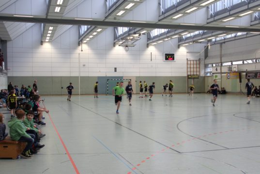 Die Sporthalle des Schulzentrums Vogelsang muss bis auf weiteres gesperrt bleiben: An der Hallendecke hat sich eine Befestigungsschiene gelöst und ist zu Boden gefallen. (Archivfoto: © Bastian Glumm)