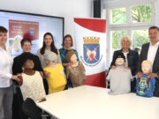 Ziehen für die Woche der Wiederbelebung an einem Strang: v.li. Tamara Schmitz (Rotes Kreuz), Dagmar Küster (Bergische Lebensretter), Dr. Jana Bolten (Anästhesie Klinikum), Bettina Waitze und Elke Bojarski (Bergische Lebensretter) sowie Holger Kartenberg (Stadt-Sparkasse Solingen). (Foto: © Bastian Glumm)