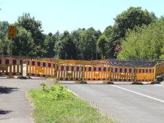 Seit vergangener Woche ist die Wupperbrücke an der Leichlinger Straße dicht. Das eigentlich auch für Fußgänger, derer aber viele die Sperrung einfach ignorieren. (Foto: © B. Glumm)