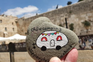 Dieser "Wupperstein" hat es bis zur Klagemauer in Jerusalem in Israel geschafft und wurde dort ausgelegt. (Foto: © Bastian Glumm)