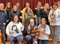 Die Mitglieder der Facebook-Gruppe „Wuppersteine“ hatten bei ihrem ersten offiziellen Treffen sehr viel Spaß. Es gab einen regen Austausch aller Beteiligten. (Foto: © Martina Hörle)