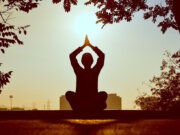 Yoga Arten oder auch Yoga Stile sind so vielfältig wie die Menschen, die sie praktizieren. Jeder Stil hat seinen eigenen Schwerpunkt. (Foto von Prasanth Inturi/Pexels)