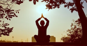 Yoga Arten oder auch Yoga Stile sind so vielfältig wie die Menschen, die sie praktizieren. Jeder Stil hat seinen eigenen Schwerpunkt. (Foto von Prasanth Inturi/Pexels)