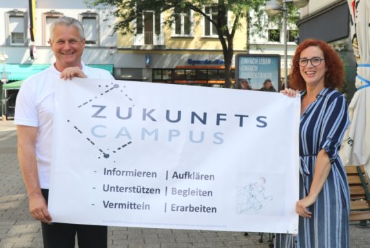 ISG-Geschäftsführerin Gloria Göllmann und Businesscoach Holger Häde laden ab Montag in den Ohligser Zukunfts-Campus ein. (Foto: © Bastian Glumm)